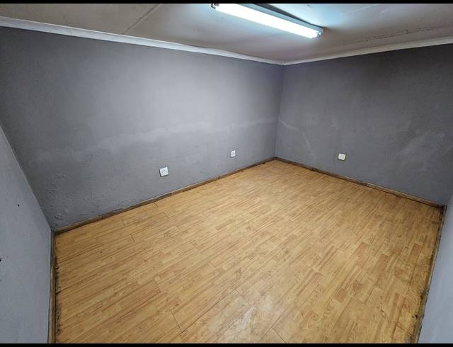 260M² FACTORY TO LET IN ANDERBOLT